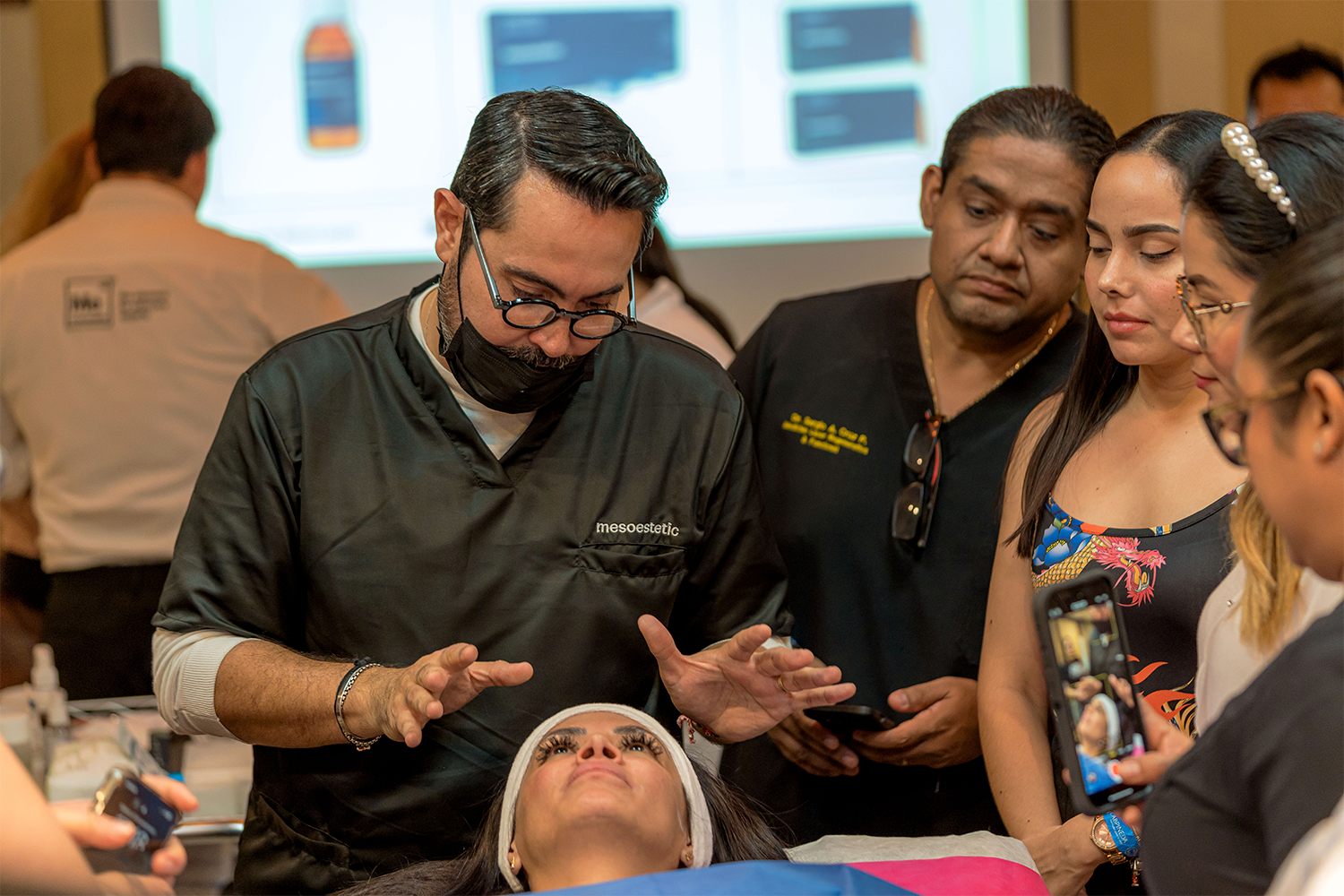 Taller práctico de la marca Mesoestetic durante el congreso CIMEC 2023 en Villahermosa.