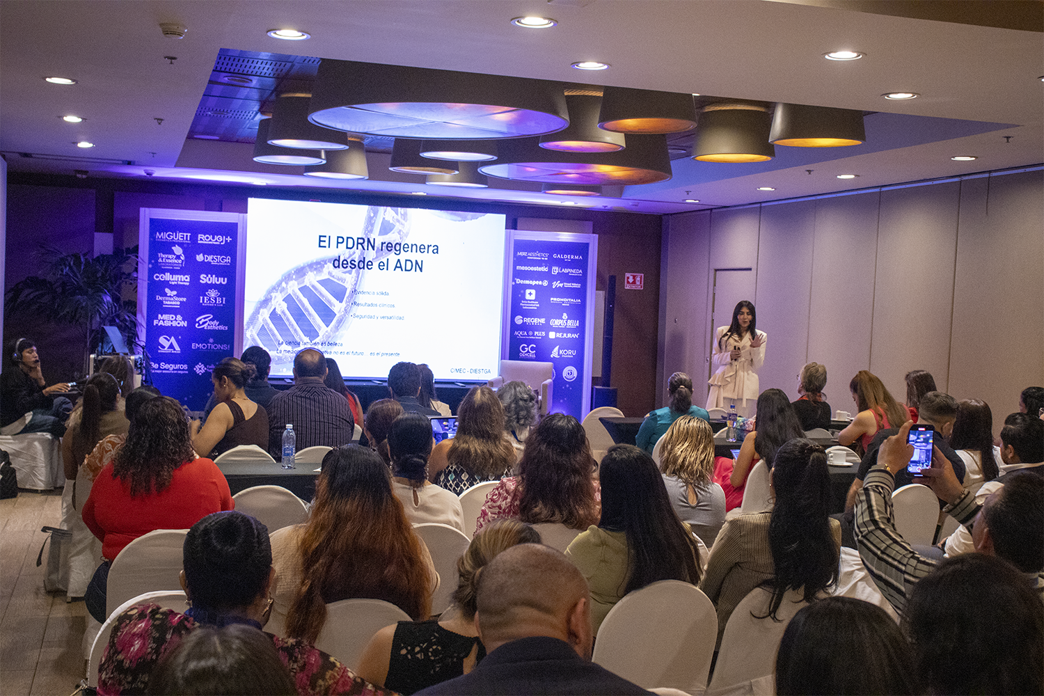 Auditorio de conferencias CIMEC 2025