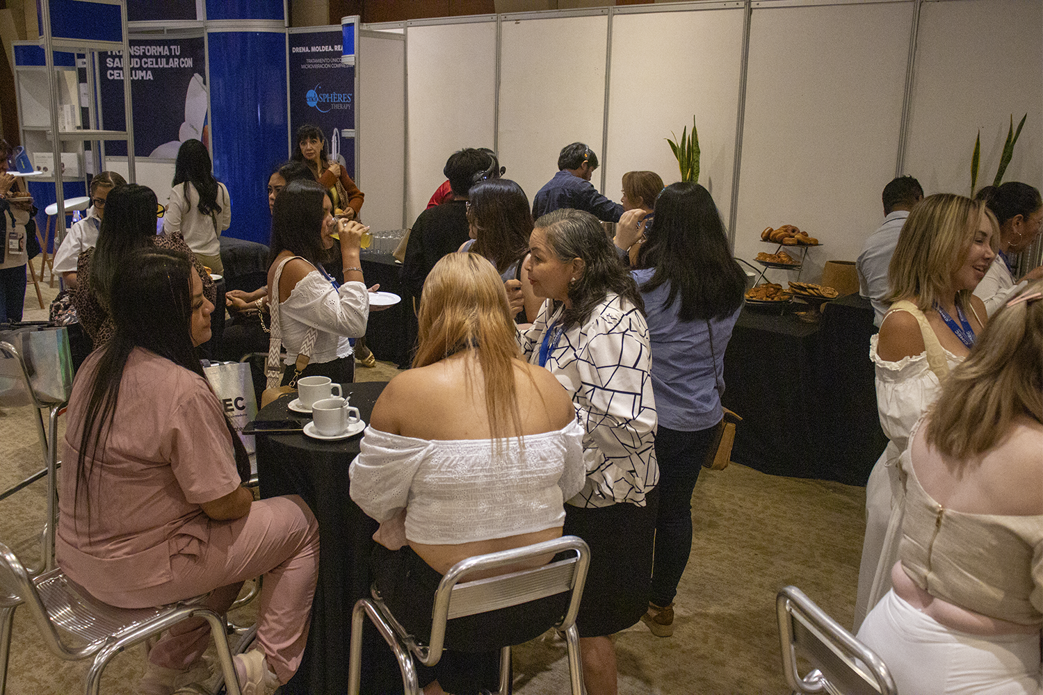 Networking entre asistentes en CIMEC 2025