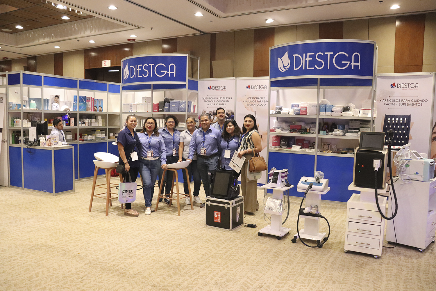 Zona de stands en CIMEC 2025