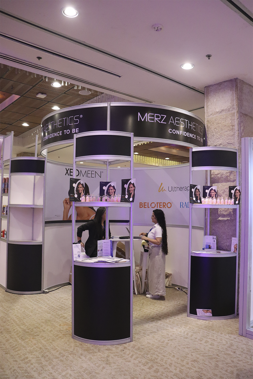 Stands modulares instalados en CIMEC 2025