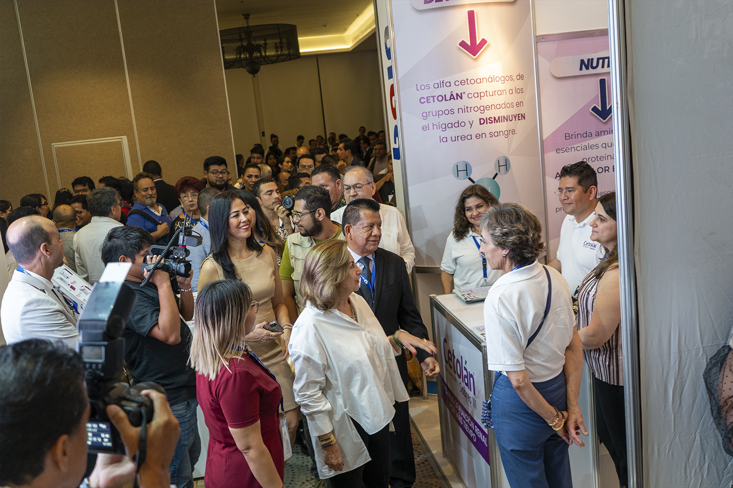 Networking entre asistentes del Congreso Nacional de Nefrología 2023