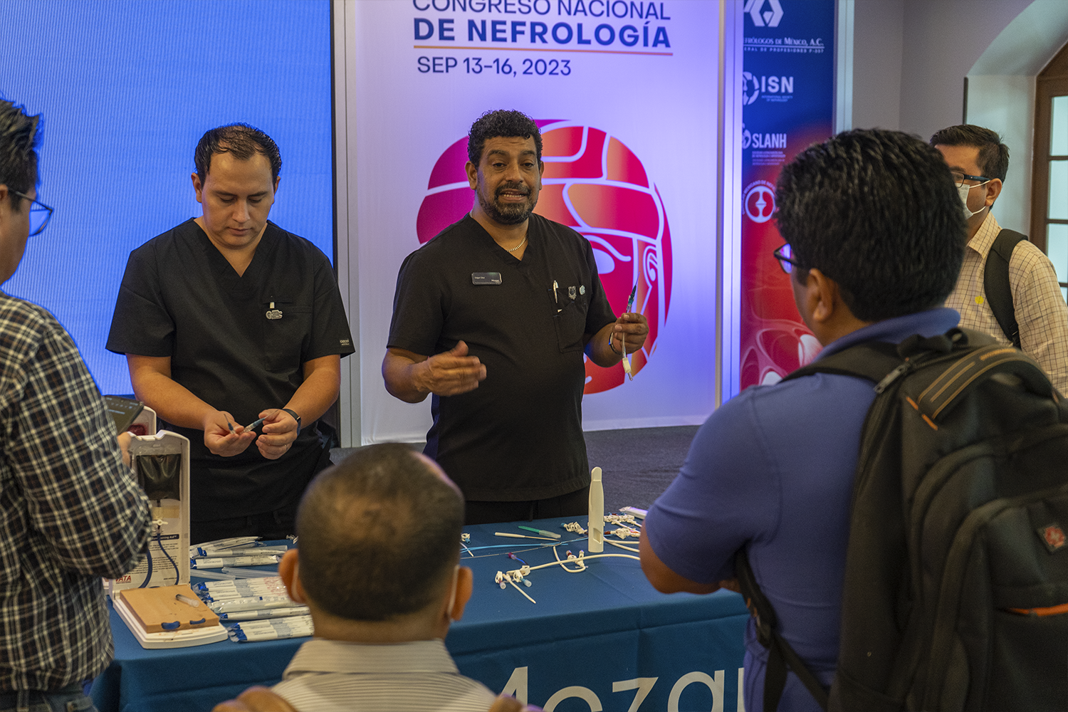 Interacción entre profesionales de la salud en el Congreso Nacional de Nefrología 2023