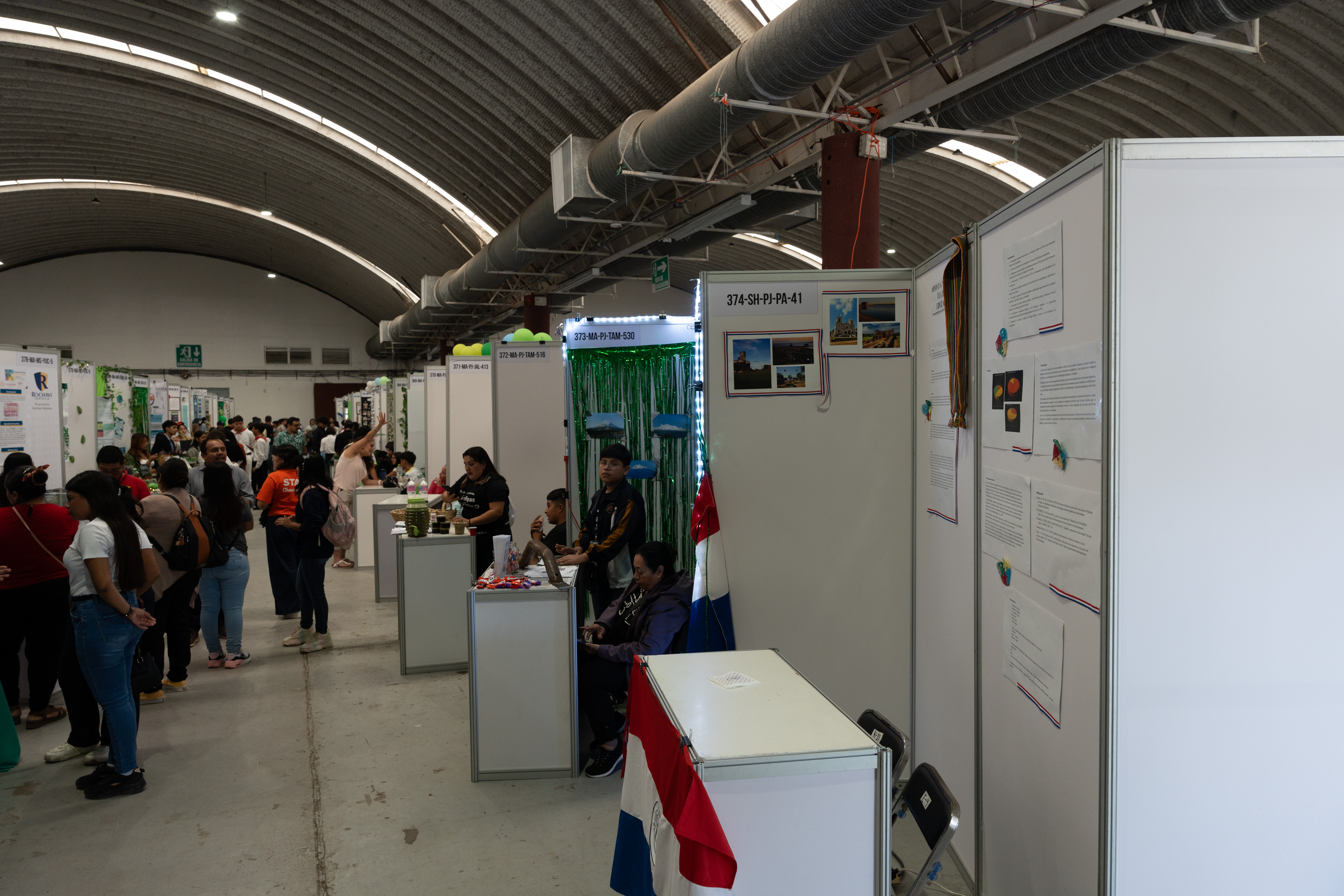 Área de stands en ExpoCiencias Nacional Tabasco 2024