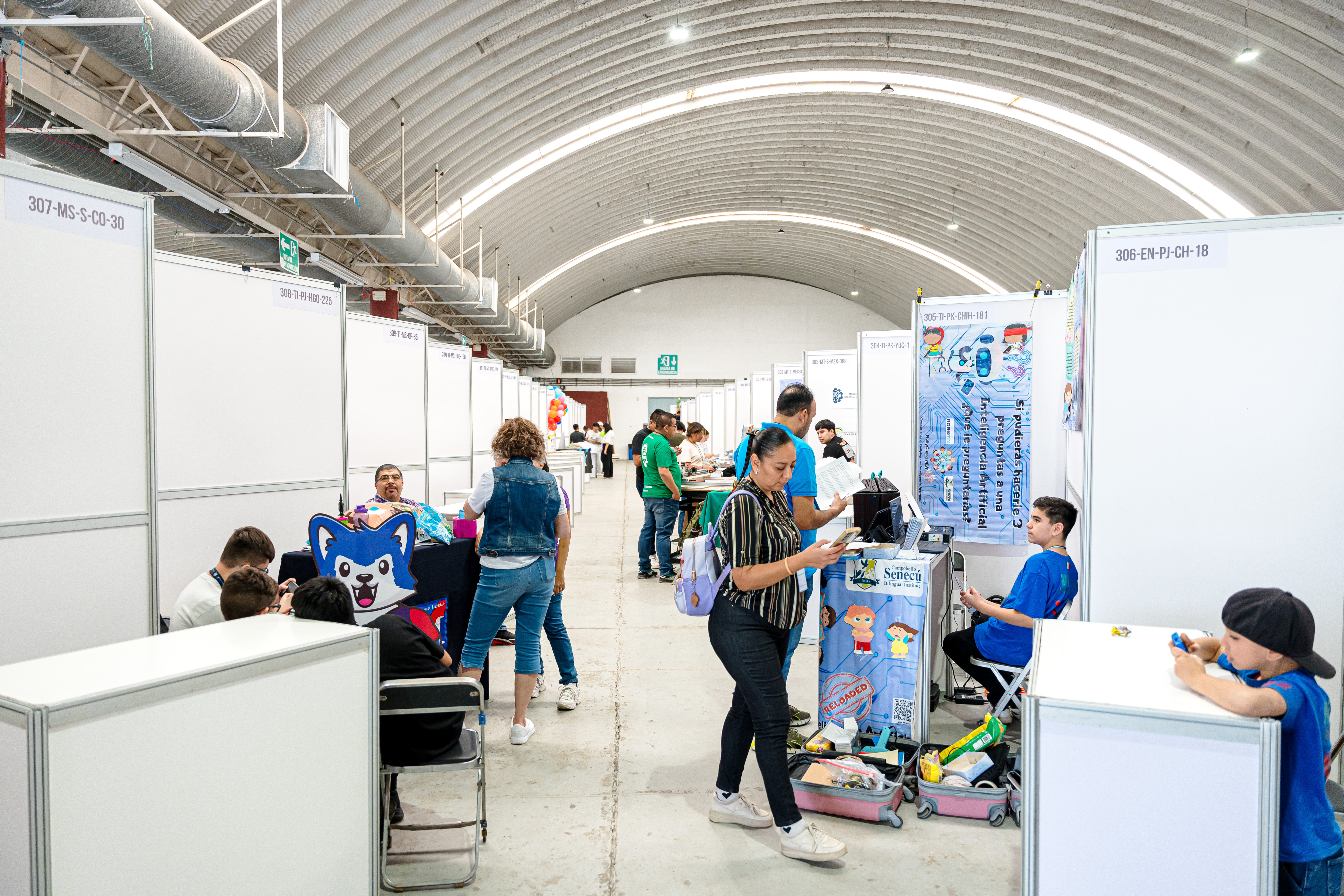 Zona de exhibición académica en ExpoCiencias Nacional Tabasco 2024