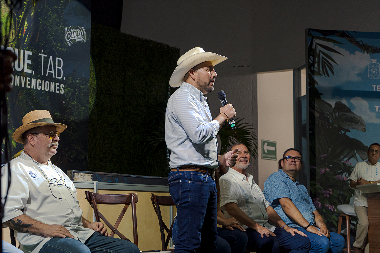 Asistentes atendiendo una conferencia en el Festival del Queso 2023.