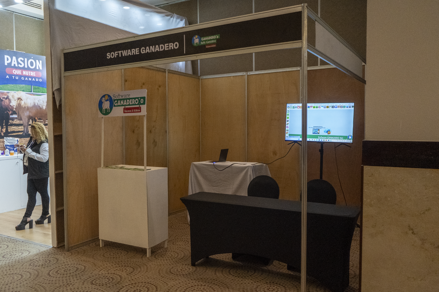 Área de exposición y stands en GANARE 2025