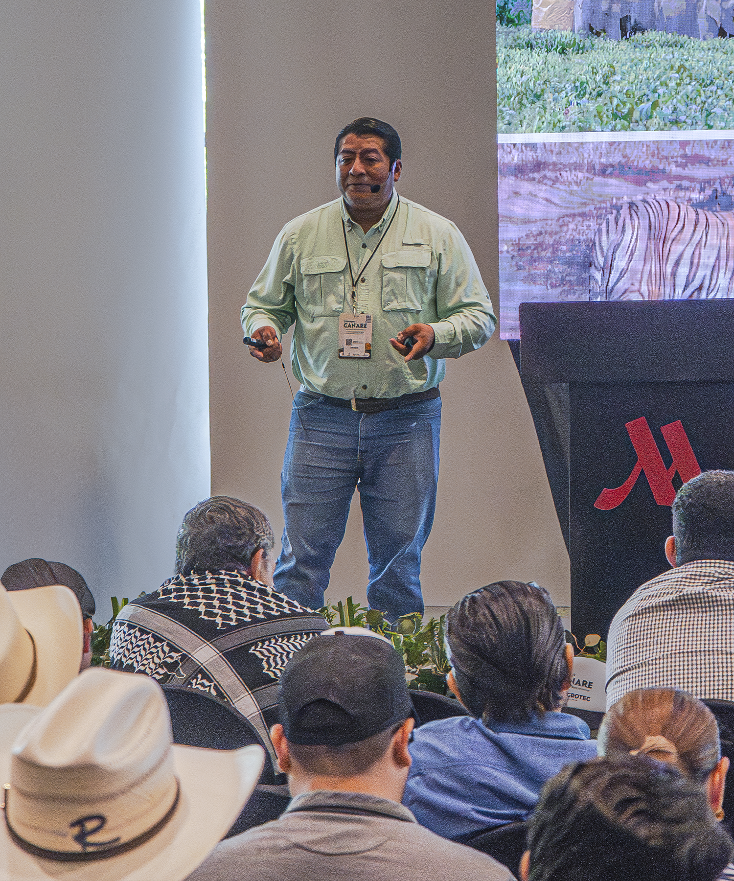 Conferencista durante GANARE 2025