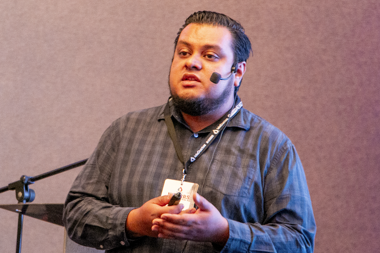 Ponencia técnica ante asistentes en N-CORRS 2025