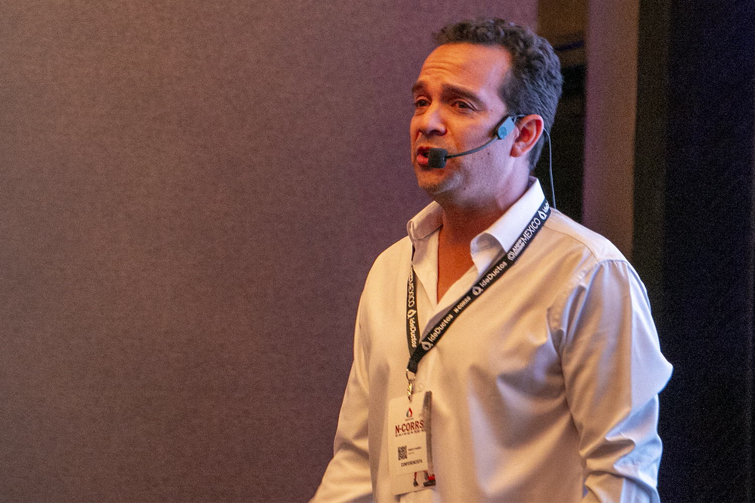 Escenario principal de conferencias N-CORRS 2025