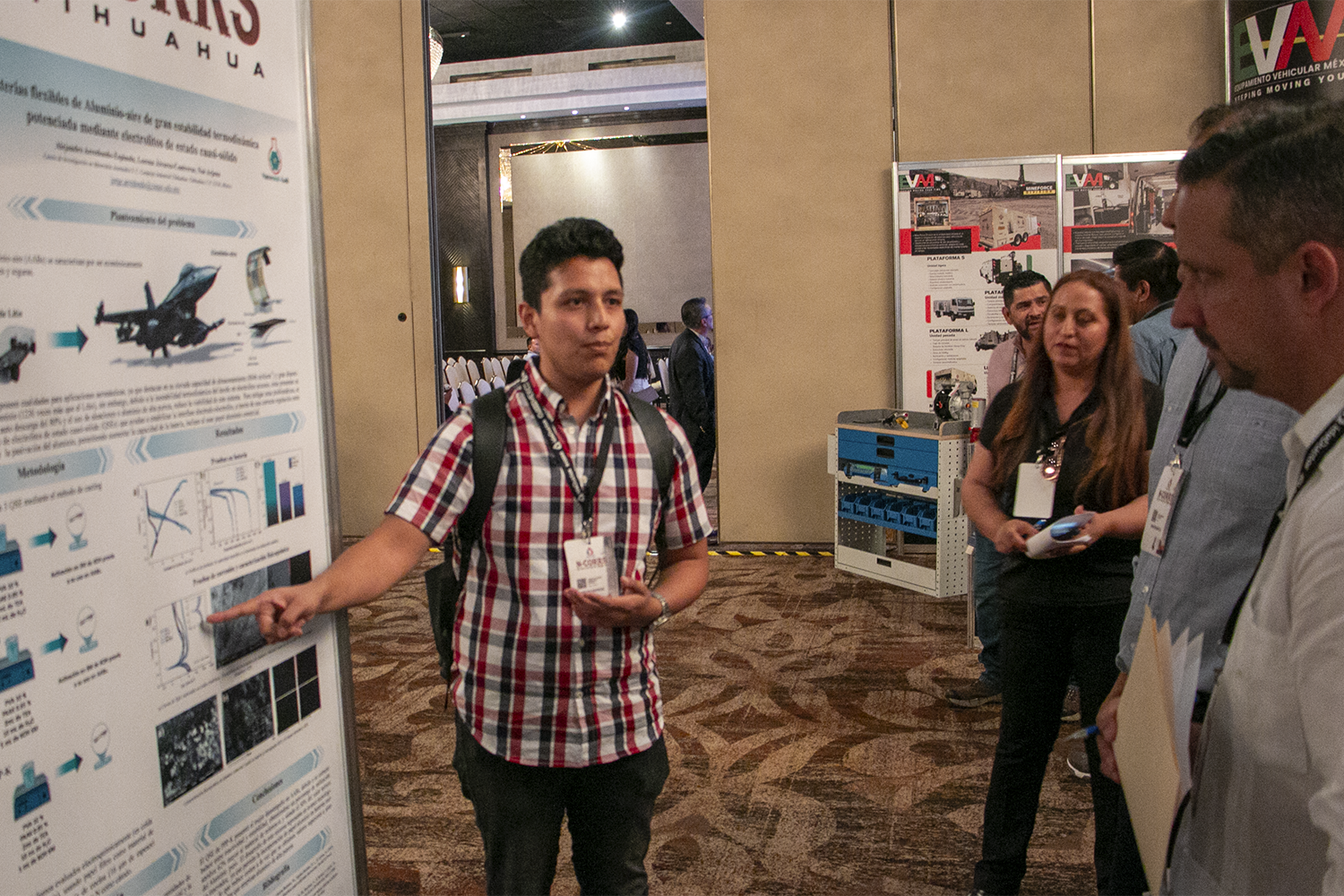 Expo estudiantes en N-CORRS 2025