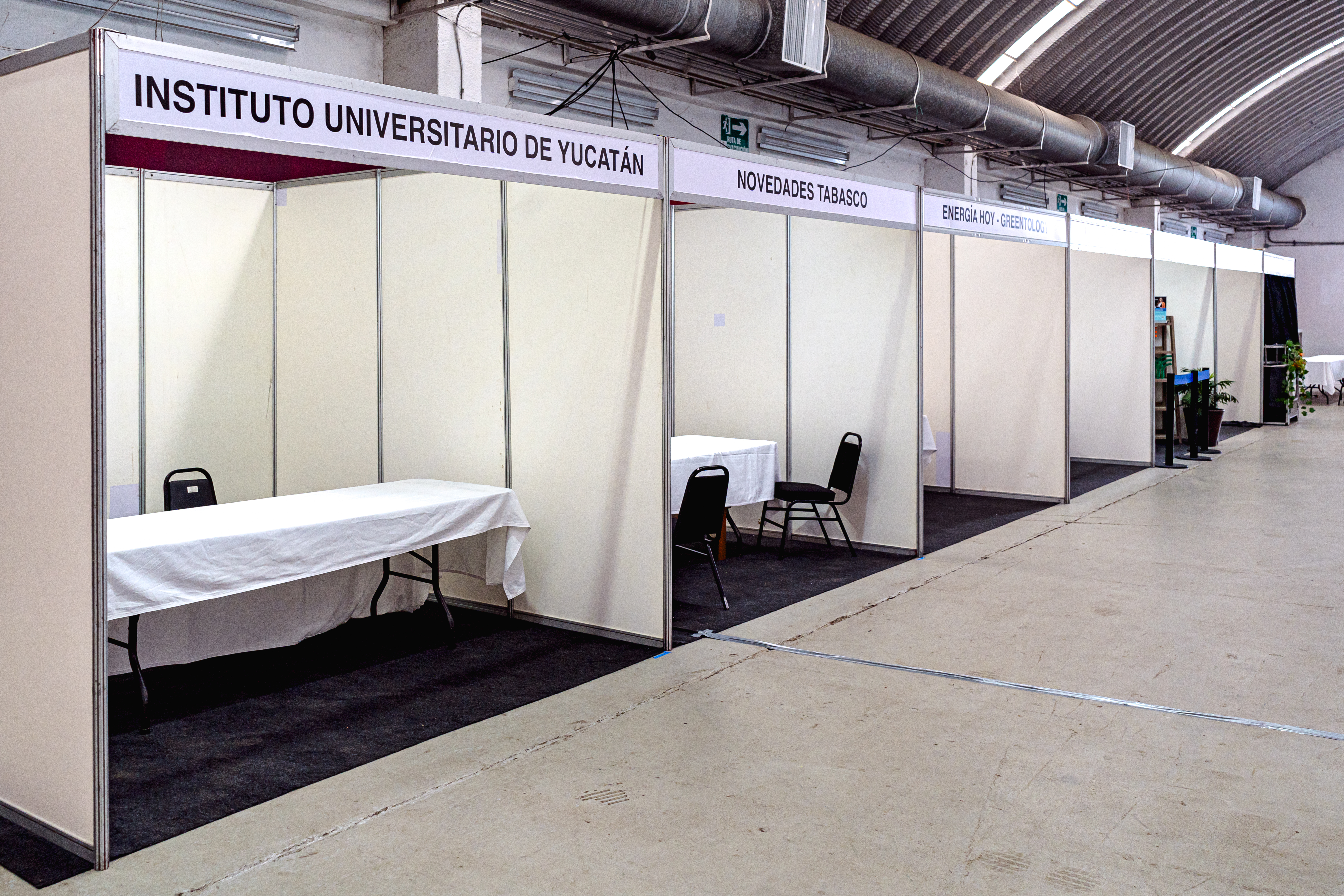 Booth corporativo para exhibición en Oil and Gas 2024, montaje realizado por Expodiseño