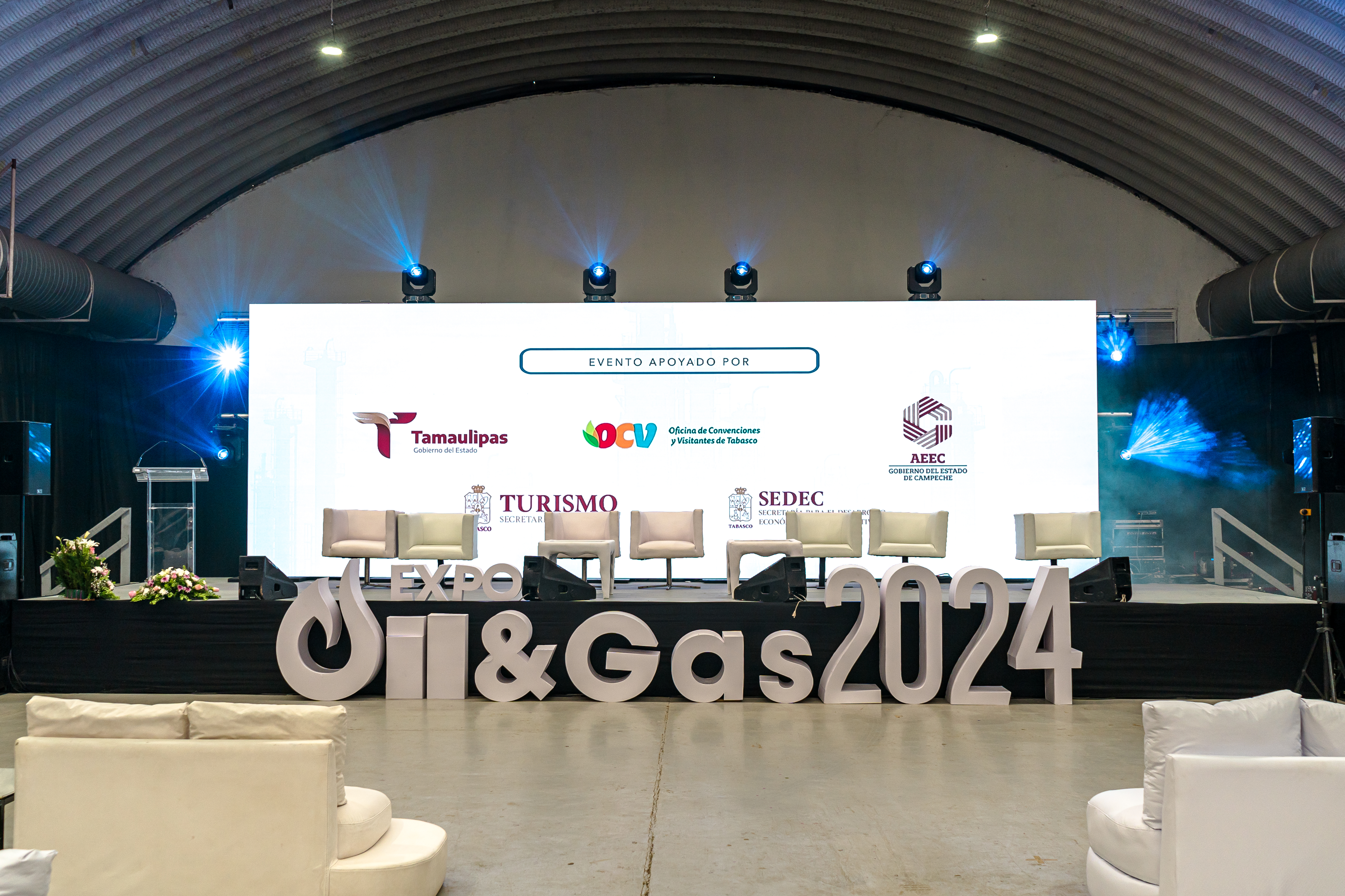 Back escenográfico para área de escenario en Oil and Gas 2024